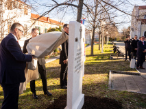 zs-si_spomen_ploca_drnis_06_12_2025_02