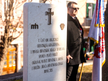 zs-si_spomen_ploca_drnis_06_12_2025_03