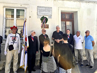 Položen vijenac na kući najvećih hrvatskih istraživača Mirka i Stjepana Seljana, Karlovac, 19. kolovoza 2025.