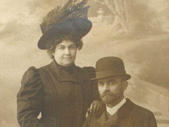 Ranka i Zoran Deželić ustupili Družbi izuzetno vrijednu spomen-knjigu Tonke i dr. Velimira Deželića st. koju je Družba digitalizirala i koju ovime javno objavljuje, 26. studenoga 2025.