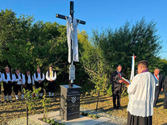 U spomen na 1100. obljetnicu Hrvatskoga Kraljevstva svečano otkriven i blagoslovljen križ krajputaš, Klokočevik, 28. svibnja 2026.