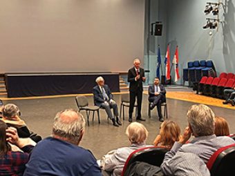 U prepunoj dvorani Centra za kulturu održana projekcija dokumentarnog filma o fra Bernardinu Sokolu, Korčula, 10. listopada 2026.